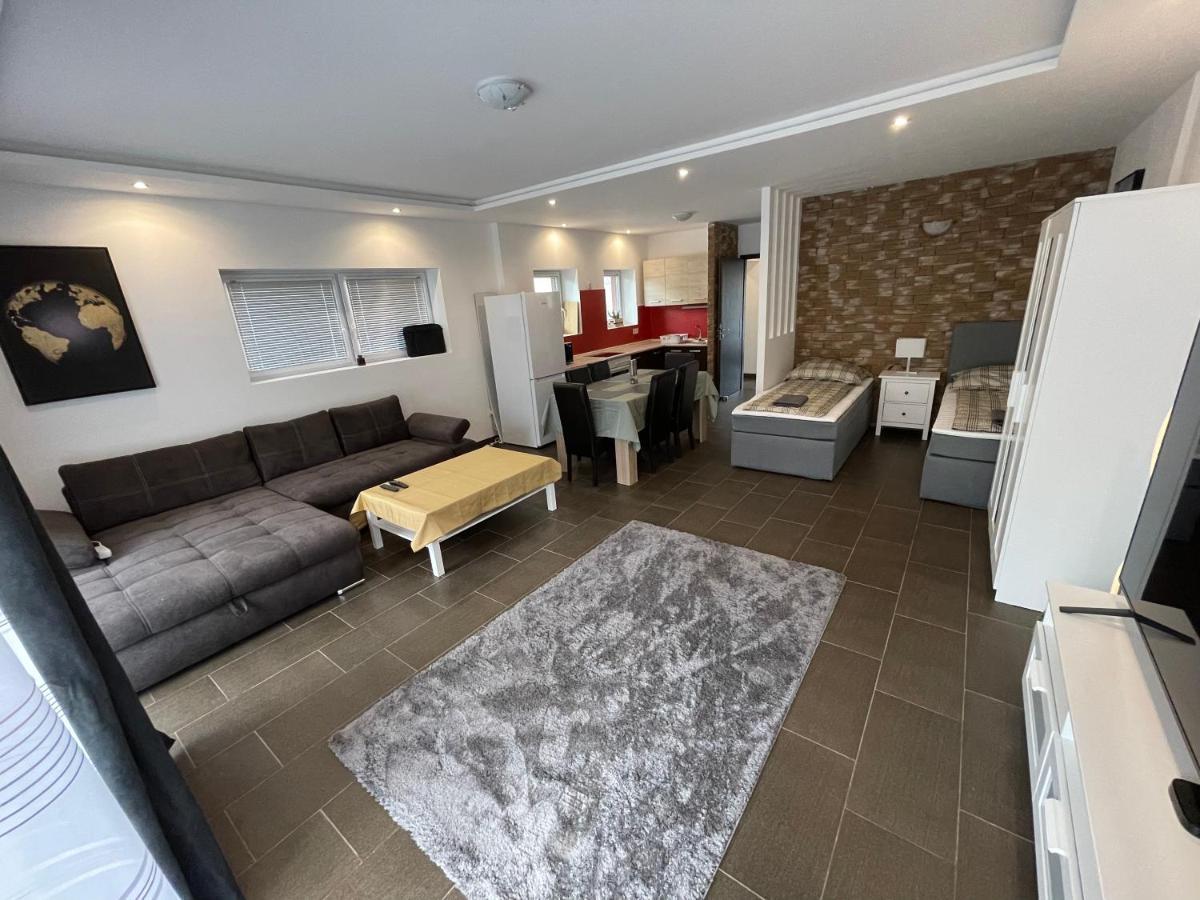 Malibu Apartman & Jacuzzi ミシュコルツ エクステリア 写真