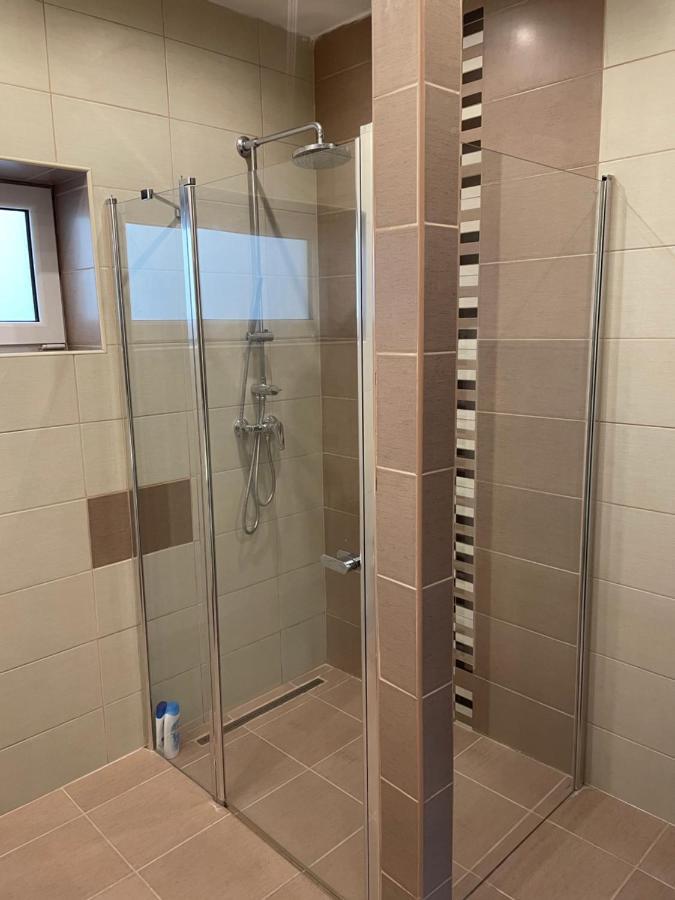 Malibu Apartman & Jacuzzi ミシュコルツ エクステリア 写真