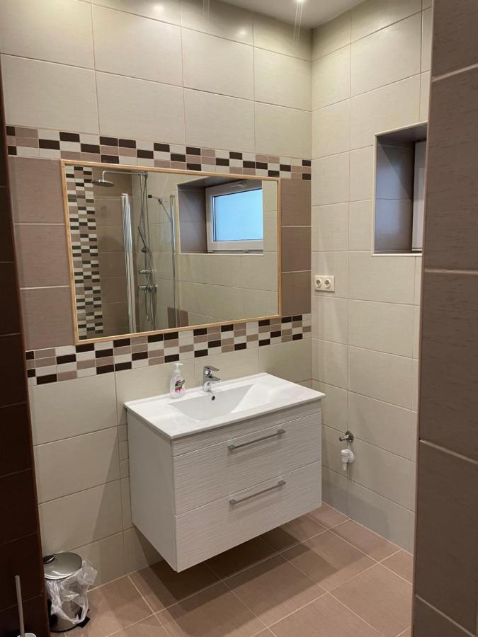 Malibu Apartman & Jacuzzi ミシュコルツ エクステリア 写真